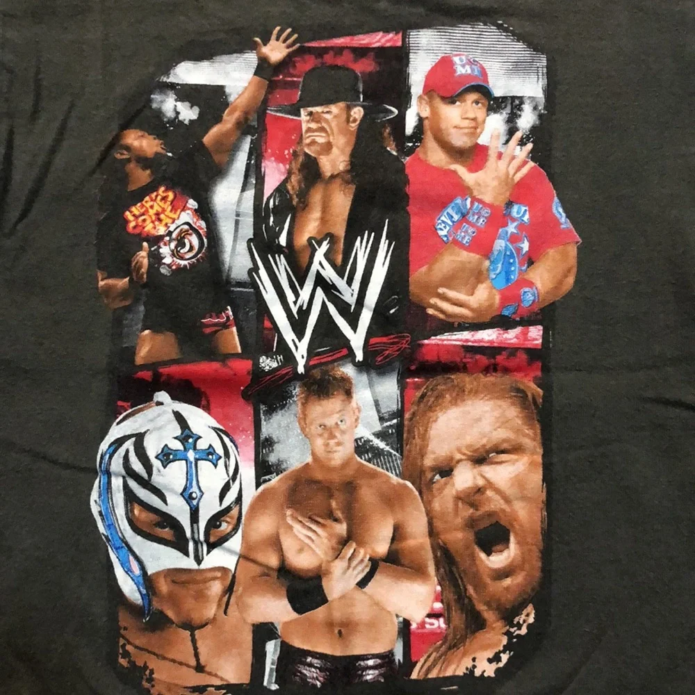 Boys WWE shirt - Picture 2 of 3